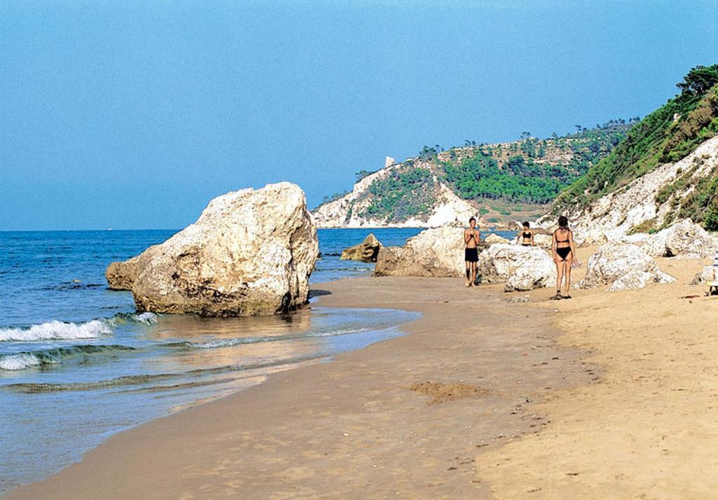 Camping Villaggio Internazionale San Menaio Extérieur photo